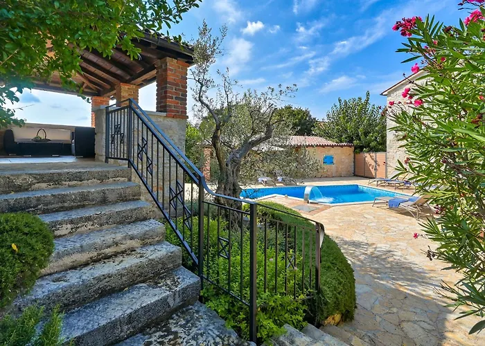 Simone By Interhome Poreč