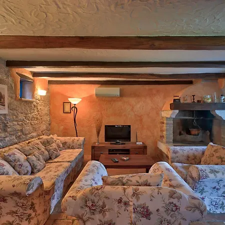 Villa Simone By Interhome