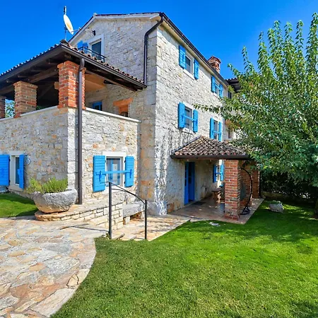 Simone By Interhome * פורץ