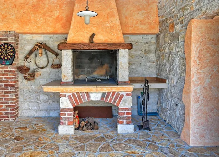 Simone By Interhome * פורץ